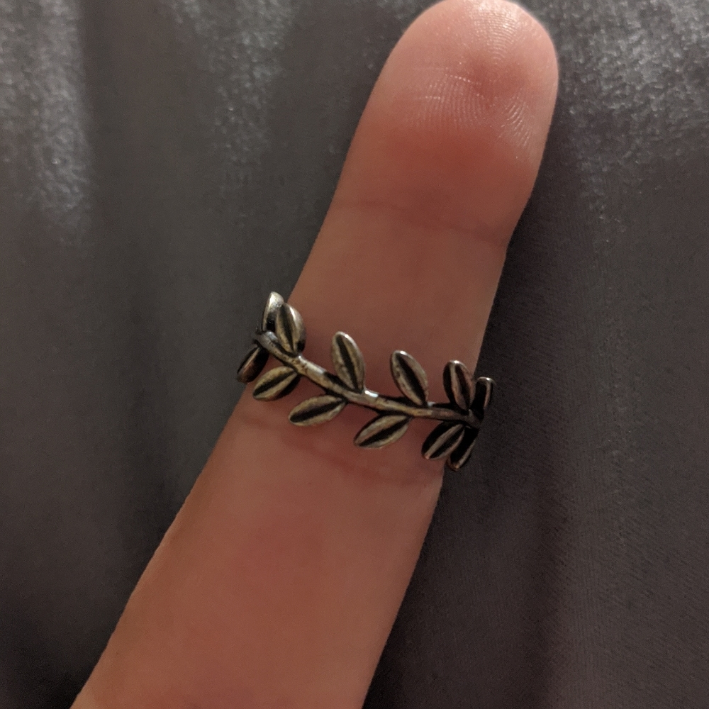 Pandora leaf ring